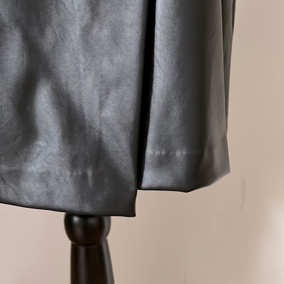Bar III faux leather skirt - Picture 2 of 8